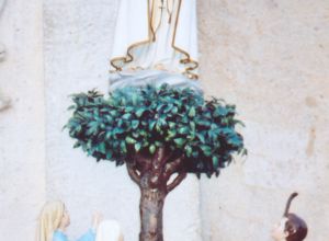 Statua della Madonna di Fatima e dei tre pastorelli
