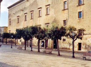 Tricase - piazza Giuseppe Pisanelli - Uno scorcio di Palazzo Gallone