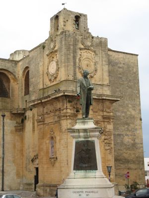 Tricase -piazza Giuseppe Pisanelli - Statua in onore di Giuseppe Pisanelli (1812-1879)