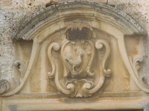 via Garibaldi - Cappella di San Giuseppe - Prospetto frontale - Stemma sul portale di ingresso