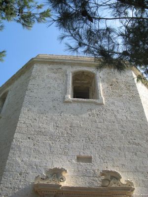 Tricase - via vecchia per Tricase Porto - Chiesa della Madonna di Costantinopoli(1685) - Uno scorcio del prospetto frontale