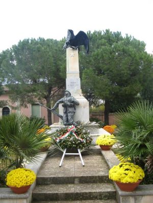 Tricase - piazza Alfredo Codacci Pisanelli - Monumento ai Caduti