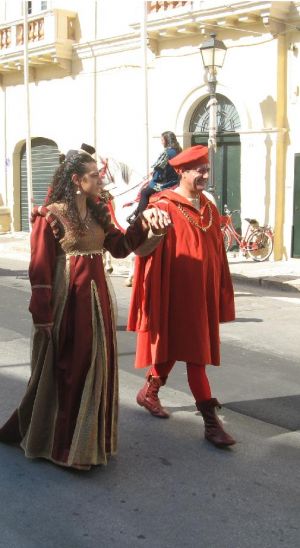 Depressa -piazza Castello - 15 giugno 2008 - Sfilata in abiti d'epoca medievale promossa dall'Associazione Ippica Sud Salento