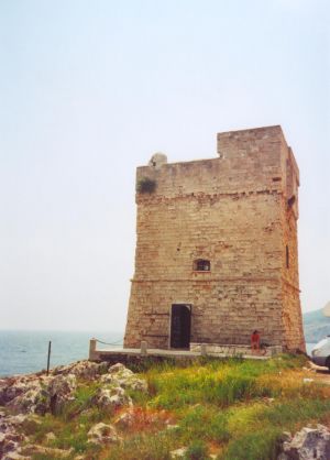 Marina Serra - Lungomare Mirabello - Torre costiera 