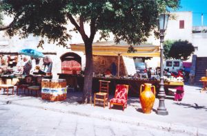 Tricase - 2 luglio 2006 - piazza Giuseppe Pisanelli - Mercatino delle pulci e dell'antiquariato