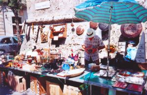 Tricase - 2 luglio 2006 - piazza Giuseppe Pisanelli - Mercatino delle pulci e dell'antiquariato