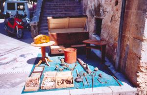 Tricase - 2 luglio 2006 - piazza Giuseppe Pisanelli - Mercatino delle pulci e dell'antiquariato