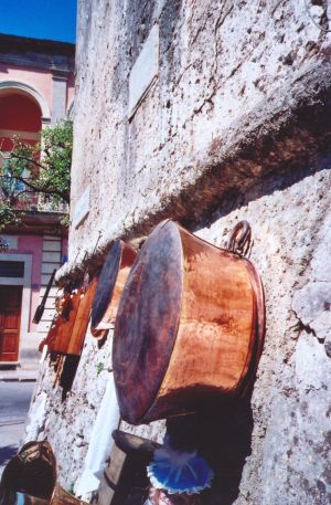 Tricase - 2 luglio 2006 - piazza Giuseppe Pisanelli - Mercatino delle pulci e dell'antiquariato