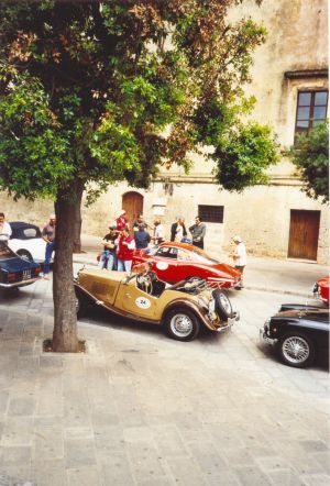 10 giugno 2006 - Tricase - Piazza Giuseppe Pisanelli -  Raduno di auto d'epoca