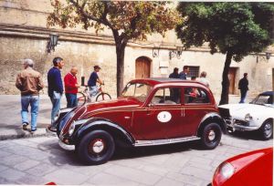 10 giugno 2006 - Tricase - Piazza Giuseppe Pisanelli -  Raduno di auto d'epoca