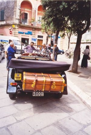 10 giugno 2006 - Tricase - Piazza Giuseppe Pisanelli -  Raduno di auto d'epoca