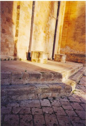 Tricase - Piazza Giuseppe Pisanelli - Marciapiede antistante il prospetto laterale della Chiesa Matrice - Bocche di cisterna
