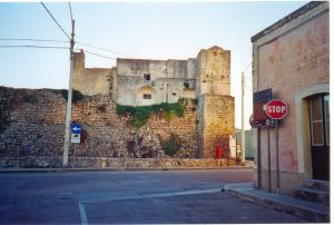 Tutino - Rione di Tricase - Piazza Castello dei Trane - Uno scorcio del castello del '500
