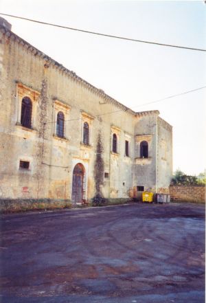 Tutino - Piazza dei Principi di Trani - Uno scorcio del prospetto frontale del castello