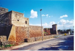 Tutino - Rione di Tricase - via Montessori - Prospetto posteriore del Castello dei Trane del '500