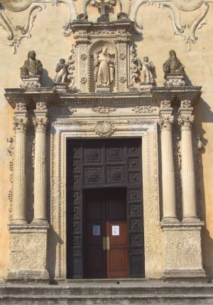 Tricase - piazza Giuseppe Pisanelli - Chiesa di San Domenico - Portale centrale
