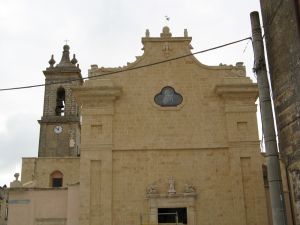 Tutino - piazza Madonna delle Grazie - Chiesa della Madonna delle Grazie - Uno scorcio del prospetto frontale