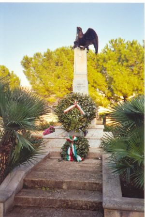 Tricase - Piazza Alfredo Codacci Pisanelli - Monumento ai Caduti
