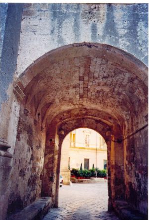 Tricase - Porta Terra che collega piazza don Tonino Bello con piazza Giuseppe Pisanelli