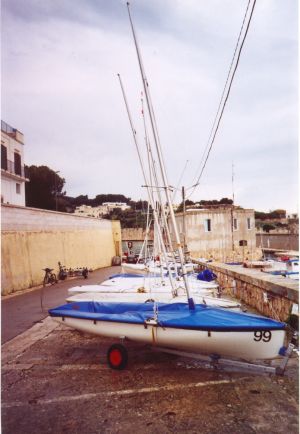 Tricase Porto 13-16 aprile 2006 - Regata nazionale 420, valida come 4^, 5^ e 6^ prova campionato zonale 420, organizzata da Lega Navale Italiana Sezione di Tricase, in collaborazione con Lega Navale Italiana -Bari e con il patrocinio del Comune di Tricase