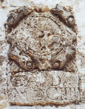 Depressa - piazza Castello - Stemma dei Gallone sul portale d'ingresso del castello dei Winspeare