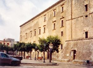 Tricase - piazza Giuseppe Pisanelli - Uno scorcio di Palazzo Gallone