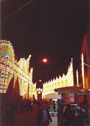 Tutino - 22 aprile 2006 - piazza Castello dei Trani - Luminarie festa in onore della Madonna delle Grazie