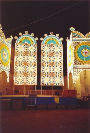 Tutino - 22 aprile 2006 - Piazza Castello dei Trani - Luminarie festa in onore della Madonna delle Grazie