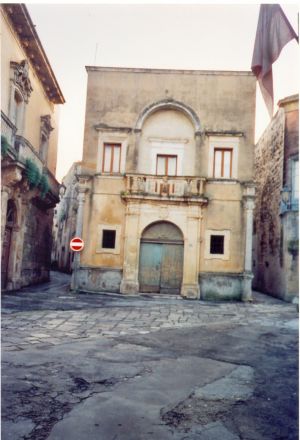 Tricase - via Tempio - Prospetto frontale di un'antica casa palazzata