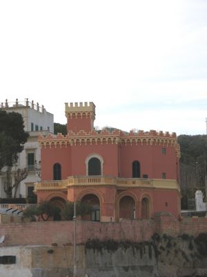 Tricase Porto - Prospetto laterale di villa Maria