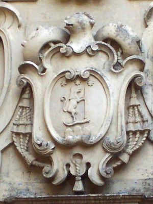 Tricase - via Orlandi - Palazzo Orlandi - Stemma della famiglia Orlandi sul portella d'ingresso