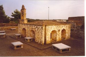 Cripta della Madonna del Gonfalone (IX -XI secolo) - Casolare rustico - Abbozzo di campanile