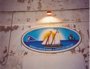 Tricase Porto - 29 aprile 2006 - Inaugurazione del Centro culturale permanente sulle antiche tradizioni marinaresche e della scuola municipale di vela latina - Insegna