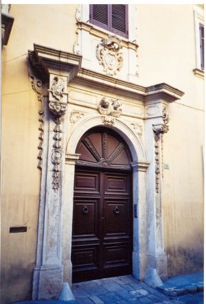 Tricase - via Gioacchino Toma - Palazzo Caputo (1768) - Portale centrale