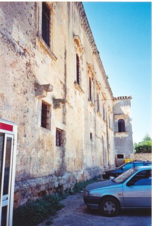 Tutino - Rione di Tricase - Piazza Castello dei Trane - Prospetto frontale del castello del '500