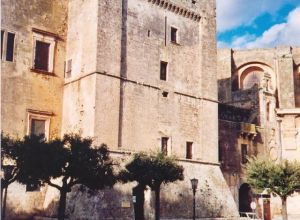 Tricase - piazza Giuseppe Pisanelli - Uno scorcio della Turris Magna.