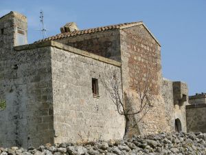Prospetto frontale di un'antica masseria