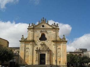 piazza Giuseppe Pisanelli - Chiesa di San Domenico - Prospetto frontale.