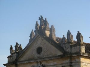 Piazza Giuseppe Pisanelli - Chiesa di San Domenico - Uno scorcio del prospetto frontale