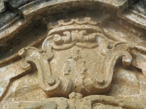 Caprarica - via Aymone - Stemma della famiglia Mellacqua sul portale di un antico palazzo