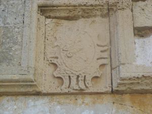 Tutino - Castello dei Trane - Stemma sul portale d'ingresso