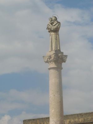 Piazza Girolamo Comi - Colonna di Sant'Antonio da Padova