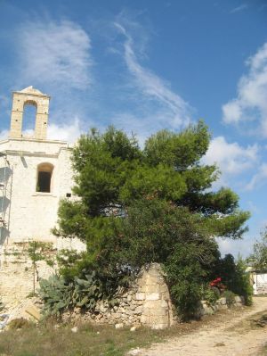 Tricase - via vecchia per Tricase Porto - Uno scorcio della Chiesa della Madonna di Costantinopoli(1685) 