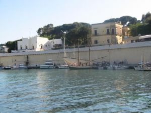 Tricase Porto - 12 maggio 2007 - Viene issata la prima vela del Caicco Portus Veneris