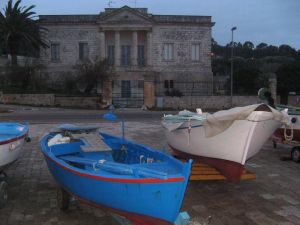 Tricase Porto - 10 dicembre 2008 -  Lungomare Cristoforo Colombo - Barche e villa Risolo