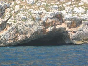Marina Serra - Uno scorcio della grotta 