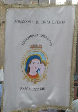 piazza Sant'Eufemia - Stendardo in onore della Madonna del Gonfalone