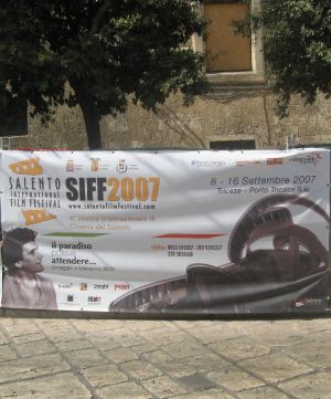 Tricase - Piazza Giuseppe Pisanelli - Striscione che pubblicizza la IV Edizione del SIFF (8-16 settembre 2007)