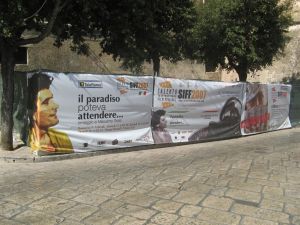 Tricase - piazza Giuseppe Pisanelli - Striscione che pubblicizza la IV Edizione del SIFF (8 -16 settembre 2007)