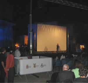 Tricase - piazza Giuseppe Pisanelli - 7 settembre 2007 - Anteprima SIFF - La presentratirce Sabrina Merolla